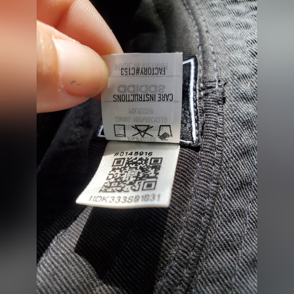Adidas Black bucket hat with embroidered logo - Picture 6 of 8